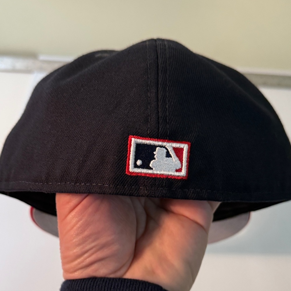 New Era 59FIFTY Black and Red Baseball Cap, Cleveland - Picture 3 of 5